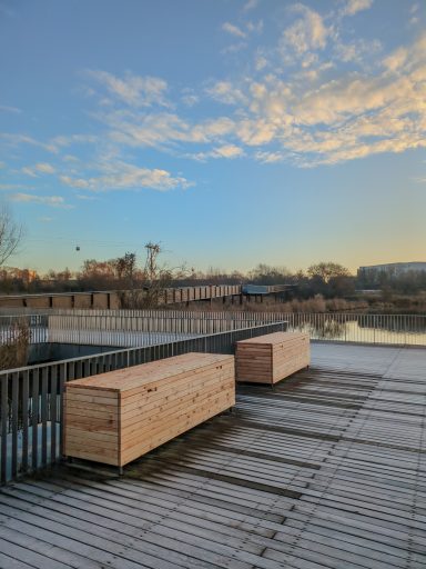 Kisten aus Stahl und Lärche